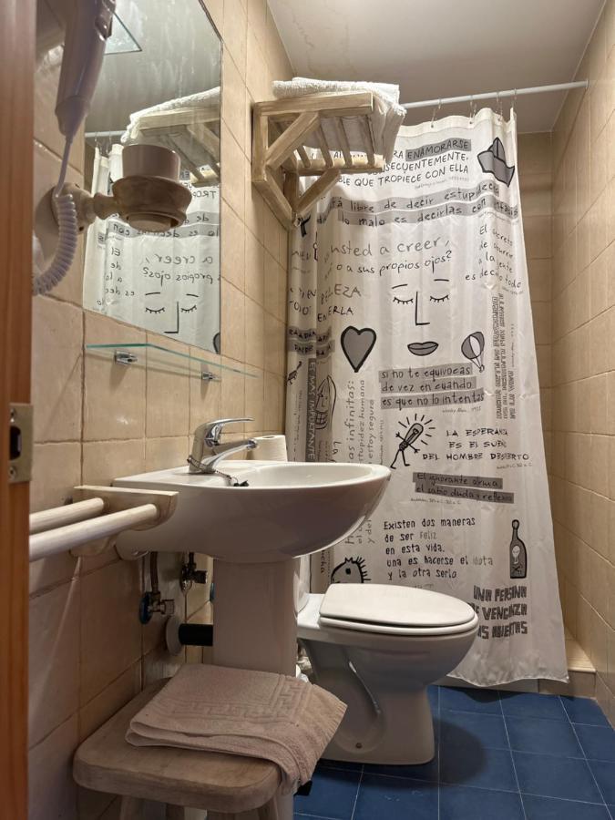 Hostal Moon トロクス エクステリア 写真